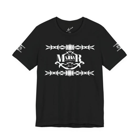 MAJBWR - AOP Shefnek Arabic Script Barbed Wire Tee — 'مجبور' Graphic T‑Shirt