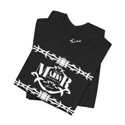 MAJBWR - AOP Shefnek Arabic Script Barbed Wire Tee — 'مجبور' Graphic T‑Shirt