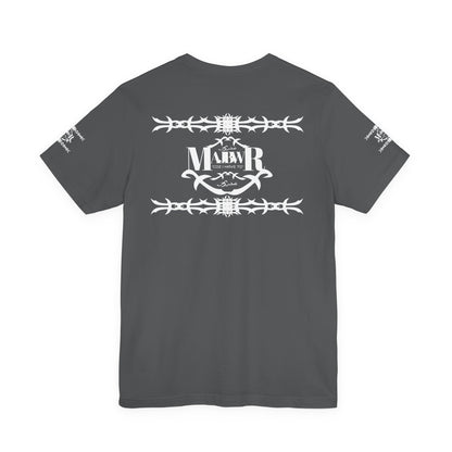 MAJBWR - AOP Shefnek Arabic Script Barbed Wire Tee — 'مجبور' Graphic T‑Shirt
